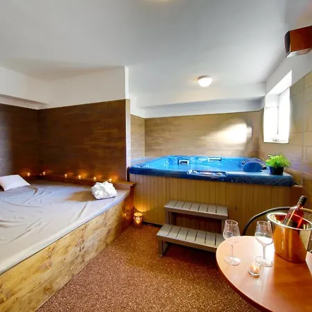 Brada מלון Jičín